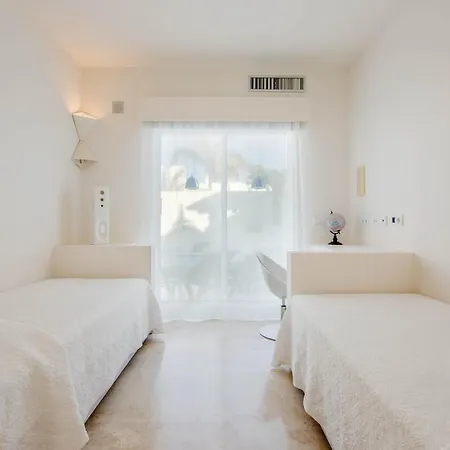 Sleeps 6 With Pool And Wifi Willa *