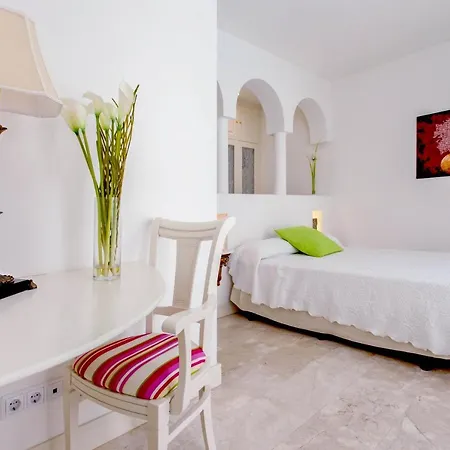 Willa Sleeps 6 With Pool And Wifi Corralejo